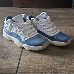 Air Jordan 11 Retro Low, Big Kids sz 7